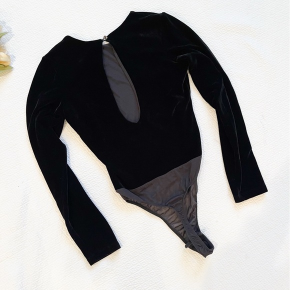 Victoria’s Secret Black Velvet Thong Bodysuit Long Sleeve Size Medium - Picture 5 of 11